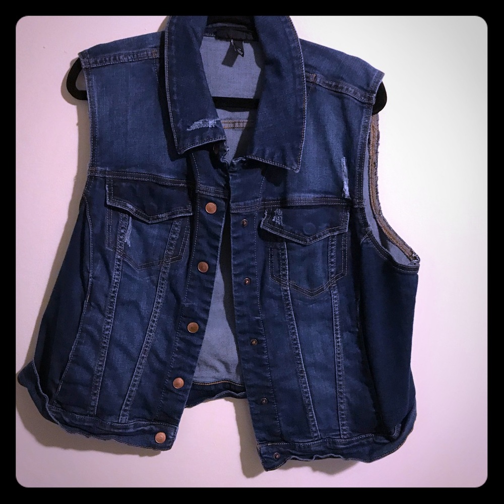 ♻️Lane Bryant Jean Vest Size 18- distressed